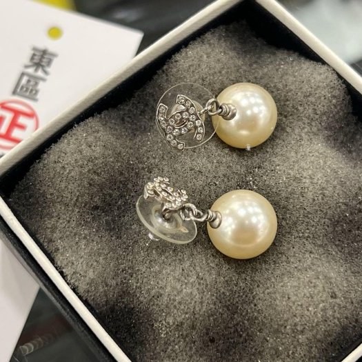 東區正精品㊣CHANEL A36138 香奈兒銀色水鑽雙C LOGO珍珠垂吊耳環 RZ6195-4