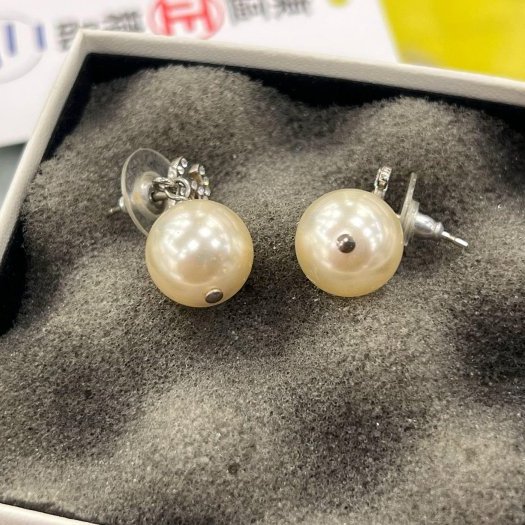 東區正精品㊣CHANEL A36138 香奈兒銀色水鑽雙C LOGO珍珠垂吊耳環 RZ6195-6