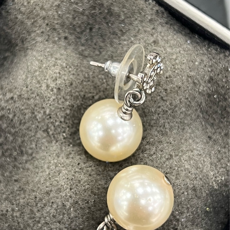 東區正精品㊣CHANEL A36138 香奈兒銀色水鑽雙C LOGO珍珠垂吊耳環 RZ6195-8