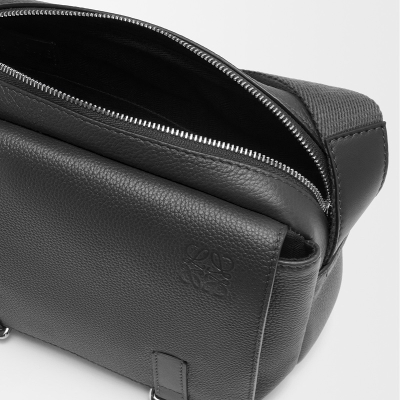 Loewe 男士 徽標單肩包均碼碼23cm*9cm*18cm-2