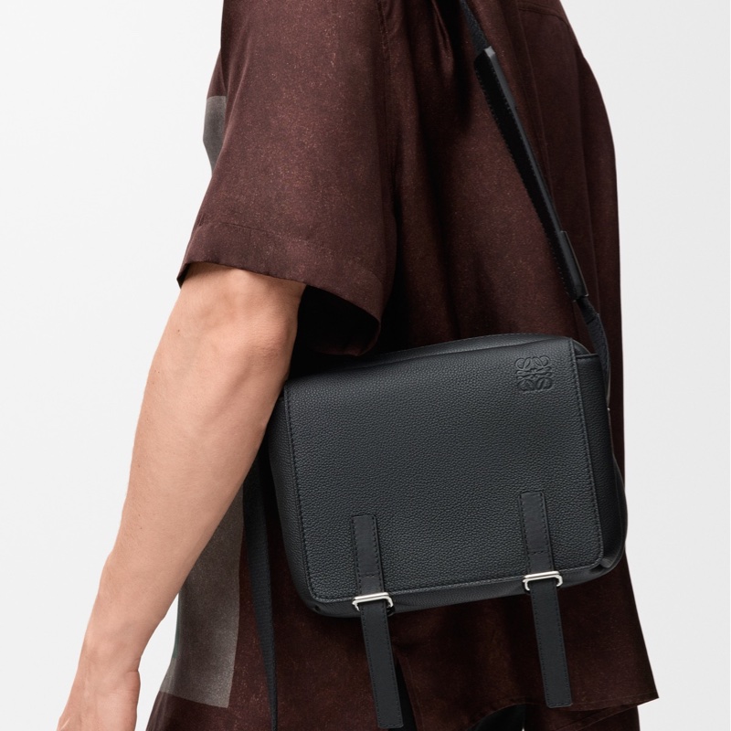 Loewe 男士 徽標單肩包均碼碼23cm*9cm*18cm-4