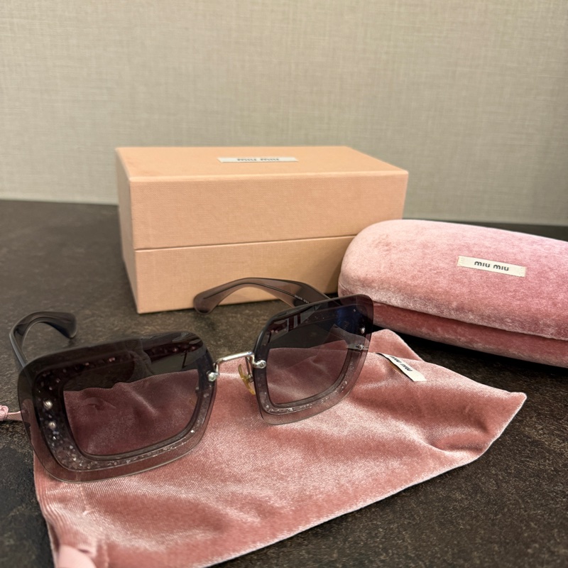 MIU MIU亮片大框墨鏡-1