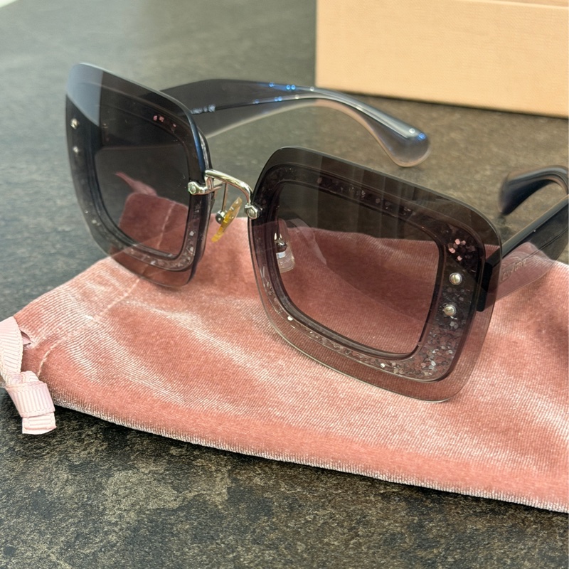 MIU MIU亮片大框墨鏡-3