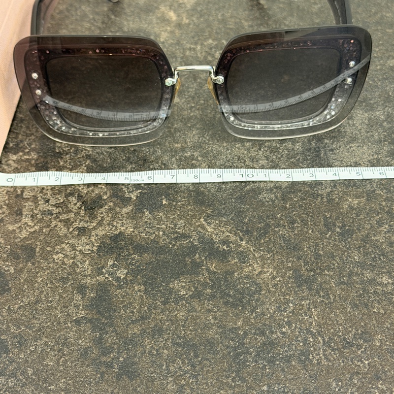 MIU MIU亮片大框墨鏡-4