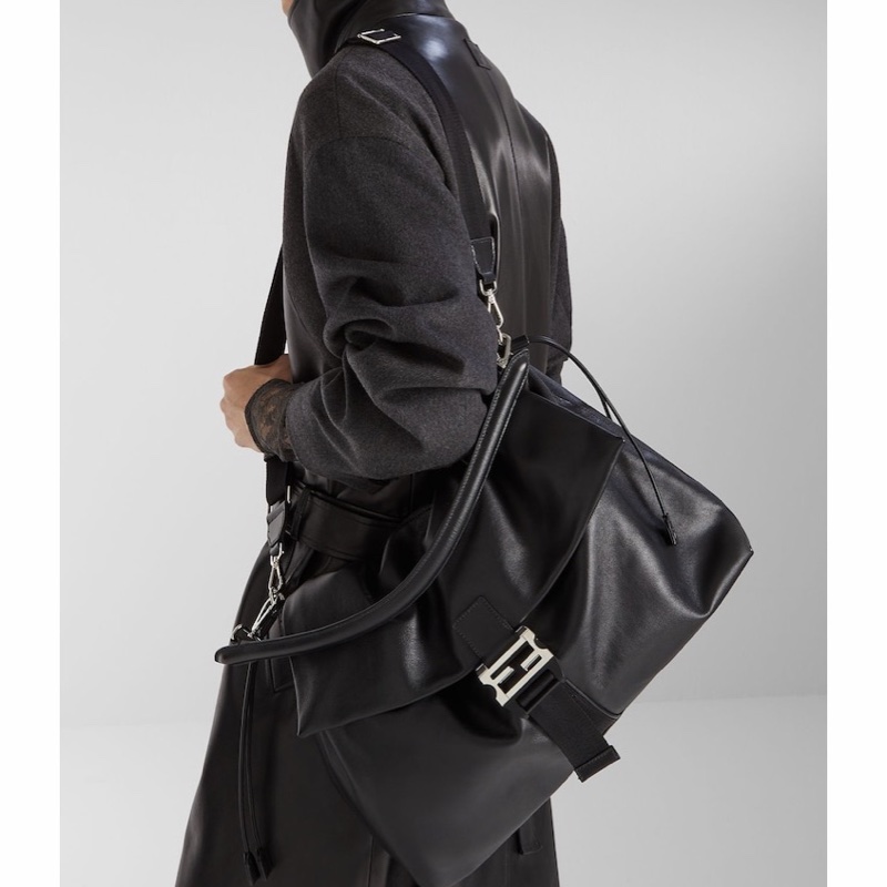 Fendi 男士 Fendi Flux Maxi 皮革斜挎包均碼碼45cm*20cm*23cm-0