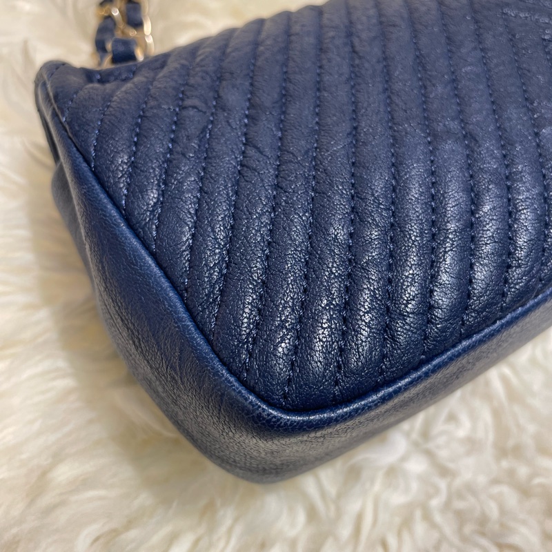 Chanel V 紋深藍牛皮Flap Bag-5