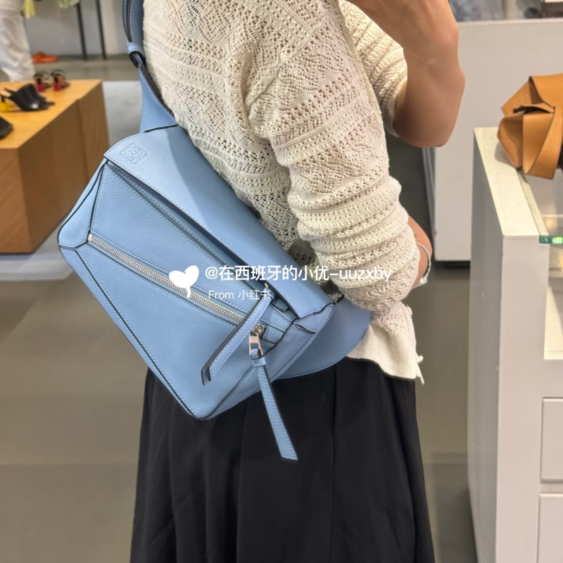 莉亞精品♡ Loewe puzzle bumbag 淺藍胸包 二手美包-1
