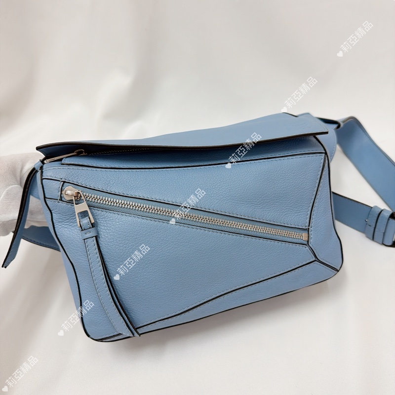 莉亞精品♡ Loewe puzzle bumbag 淺藍胸包 二手美包-2