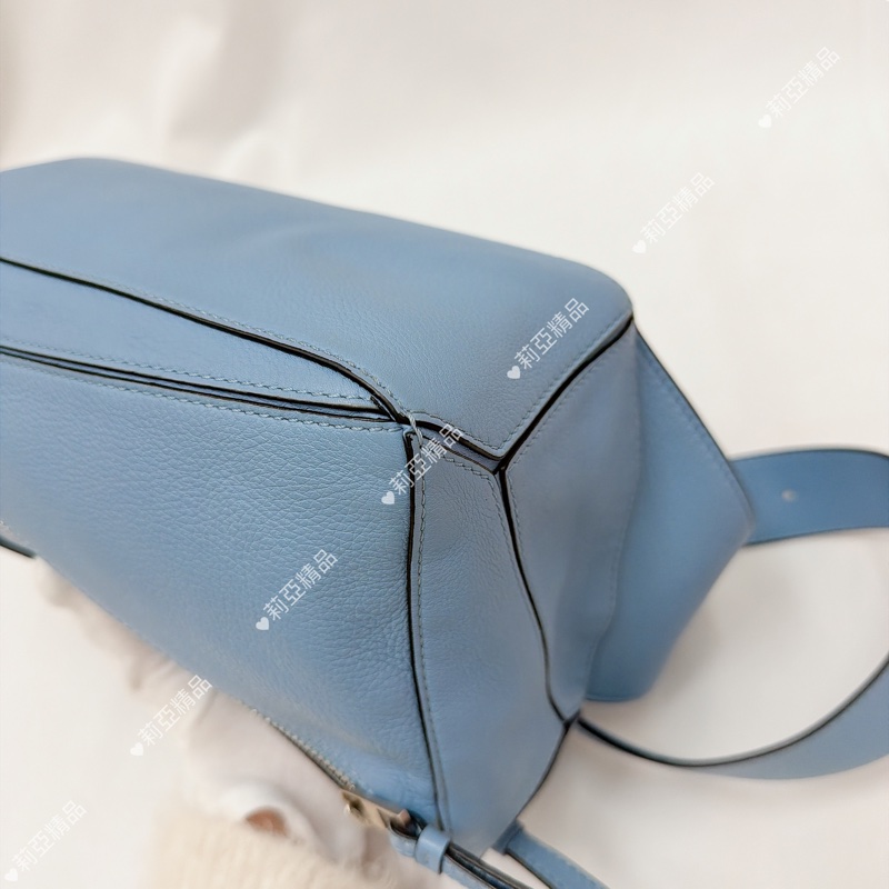 莉亞精品♡ Loewe puzzle bumbag 淺藍胸包 二手美包-9