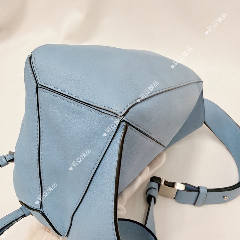 莉亞精品♡ Loewe puzzle bumbag 淺藍胸包 二手美包-10