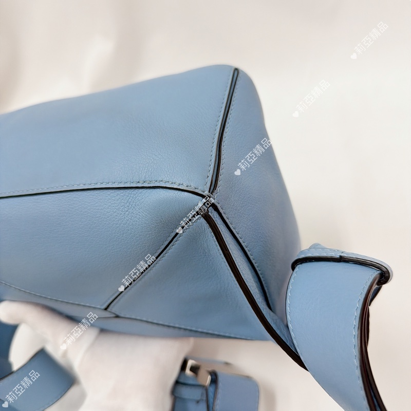 莉亞精品♡ Loewe puzzle bumbag 淺藍胸包 二手美包-11