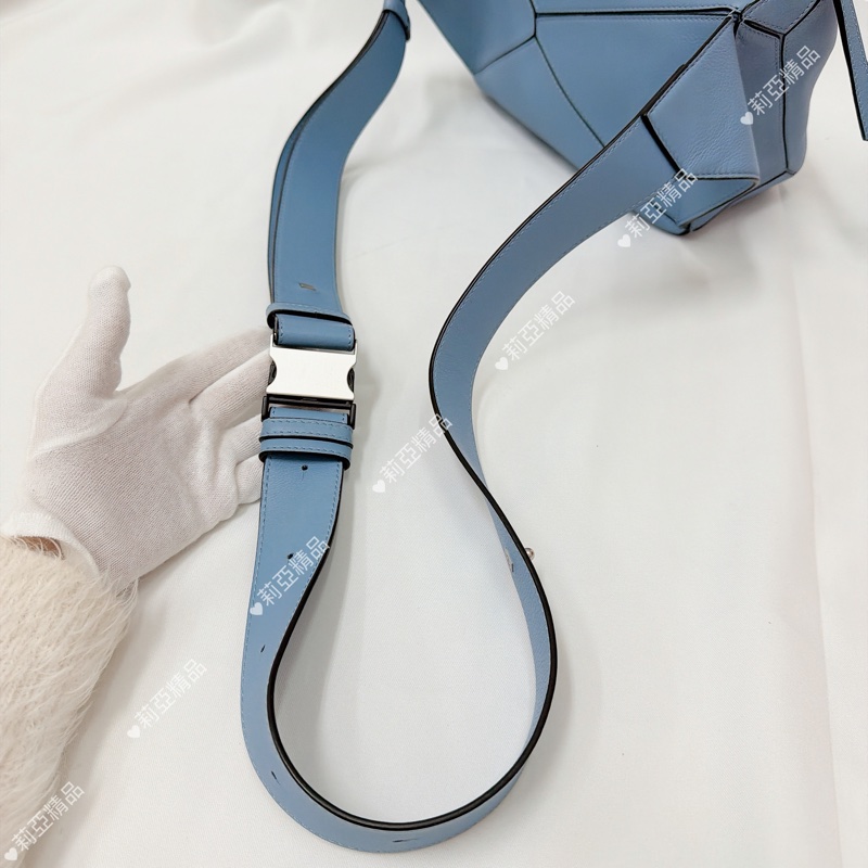 莉亞精品♡ Loewe puzzle bumbag 淺藍胸包 二手美包-12