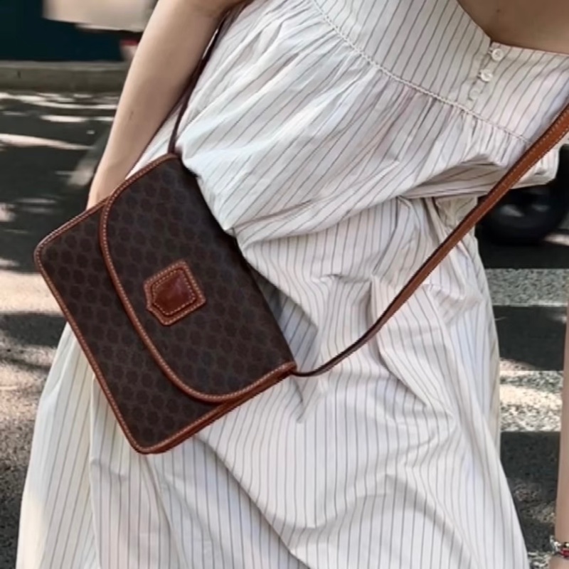Celine 老花斜背小包-0