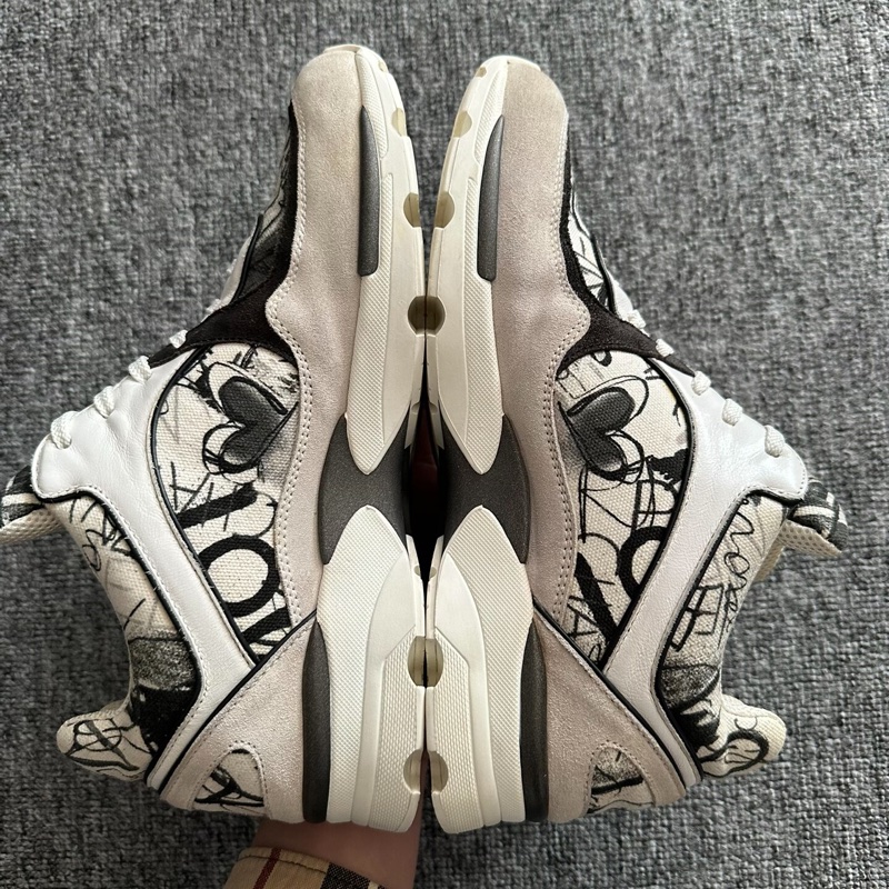 Chanel香奈兒黑白塗鴉休閒鞋 36碼-2