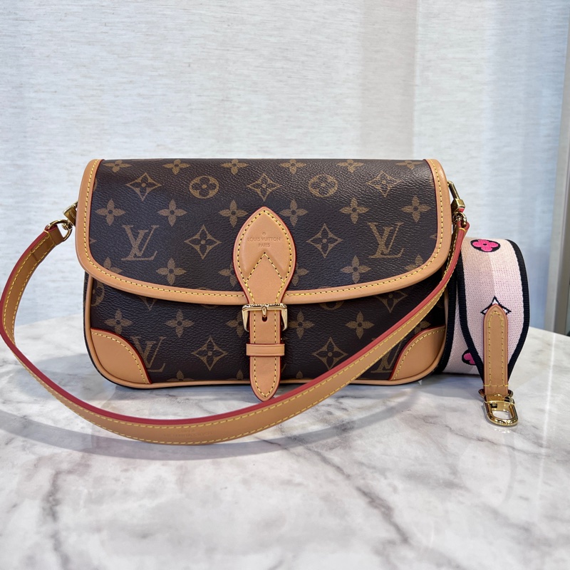 LV 原花Diane金釦手提肩斜背包-0