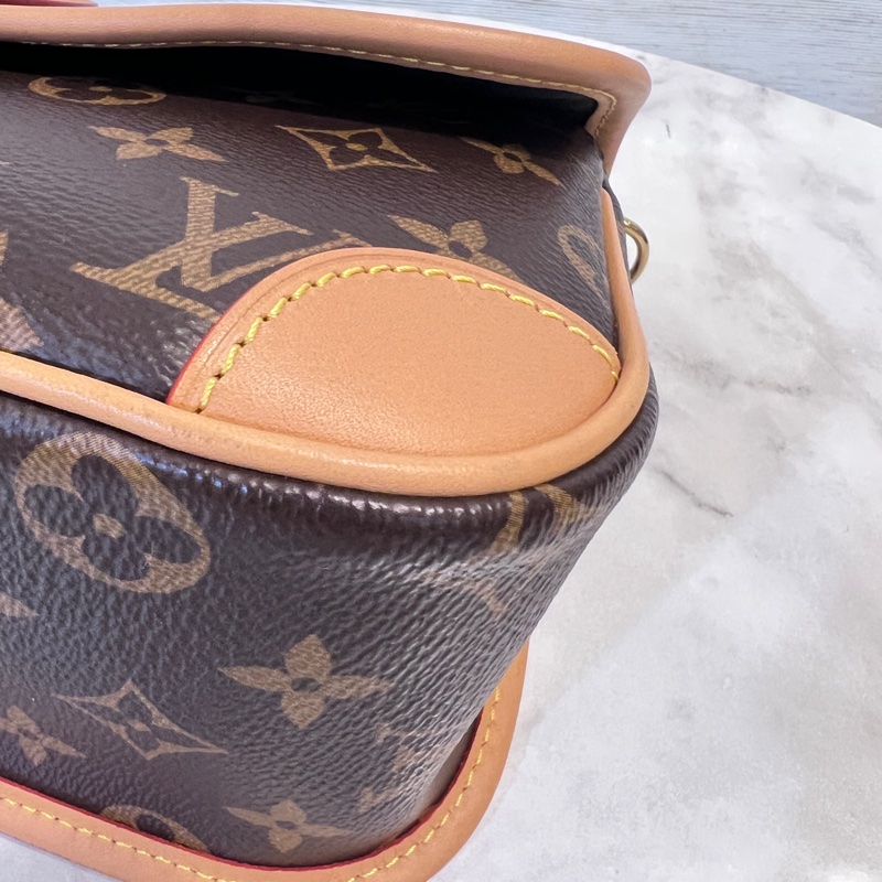 LV 原花Diane金釦手提肩斜背包-7