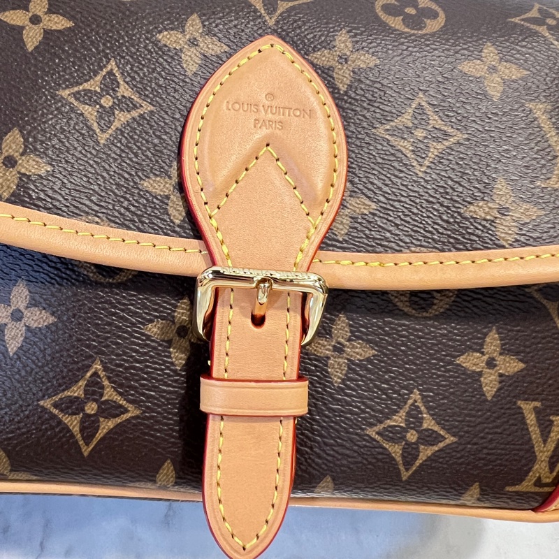 LV 原花Diane金釦手提肩斜背包-14