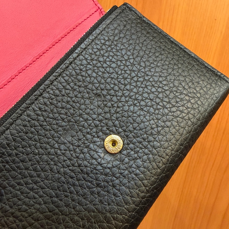LV 黑牛皮Capucines金釦8卡三折短夾-9