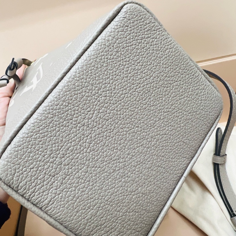 lv斑鳩灰小水桶包-1