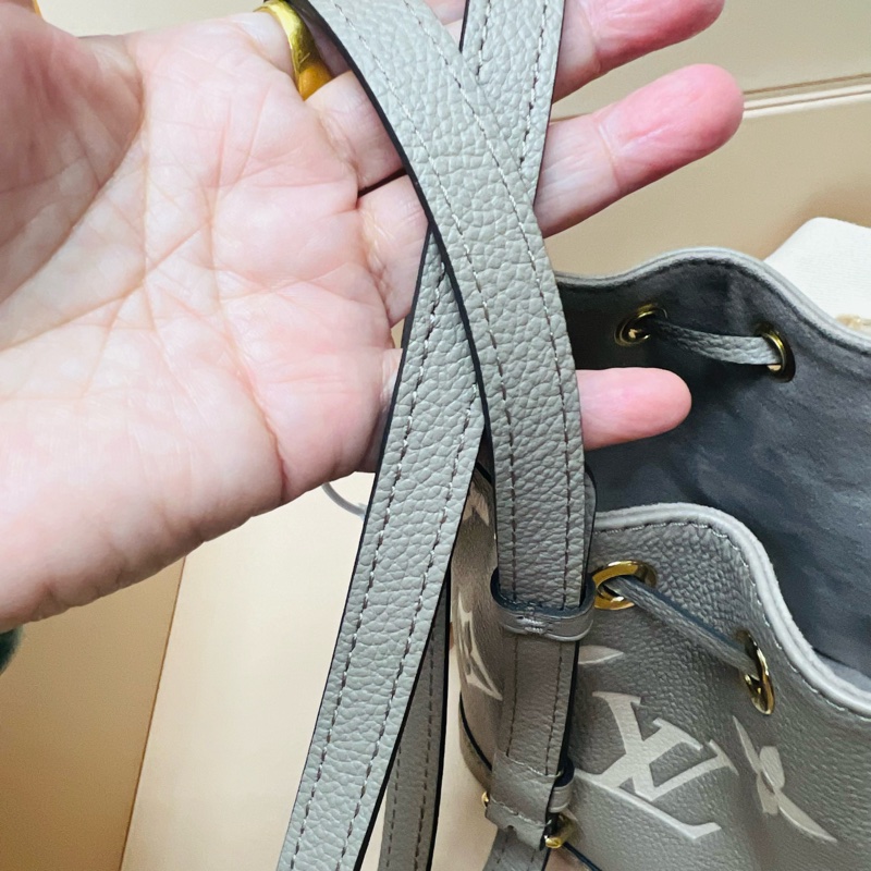 lv斑鳩灰小水桶包-8