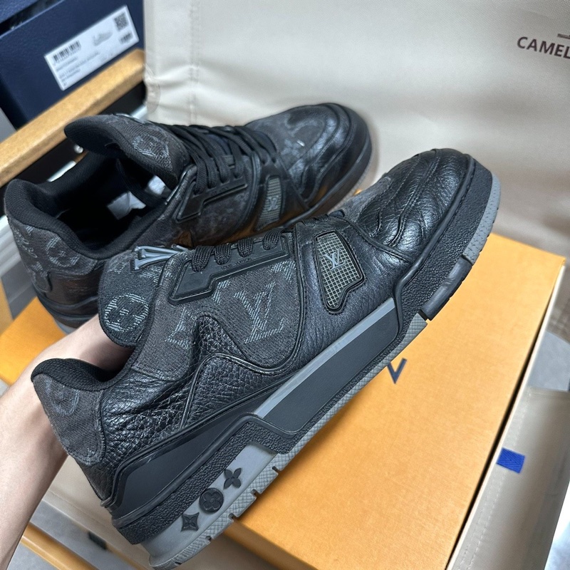 LOUIS VUITTON路易威登Nigo聯名Trainer 皮革黑色40碼-0