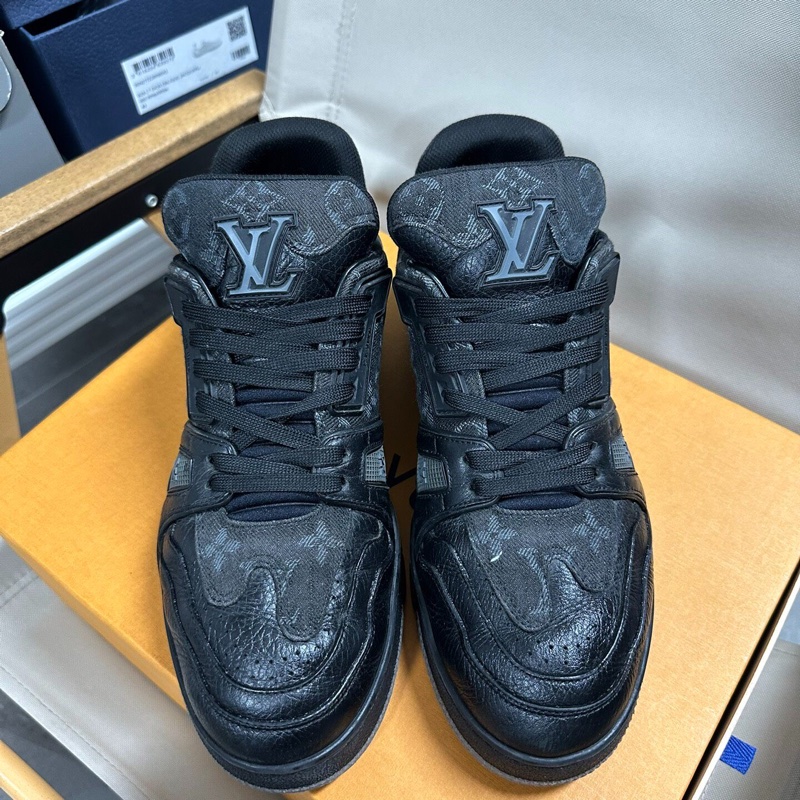 LOUIS VUITTON路易威登Nigo聯名Trainer 皮革黑色40碼-1