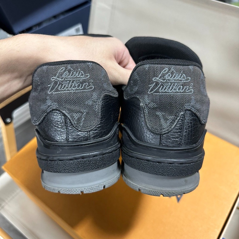 LOUIS VUITTON路易威登Nigo聯名Trainer 皮革黑色40碼-2