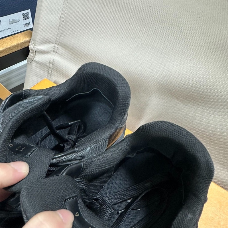 LOUIS VUITTON路易威登Nigo聯名Trainer 皮革黑色40碼-3