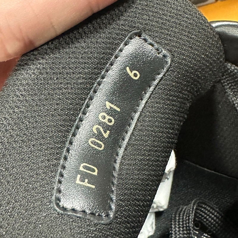 LOUIS VUITTON路易威登Nigo聯名Trainer 皮革黑色40碼-8