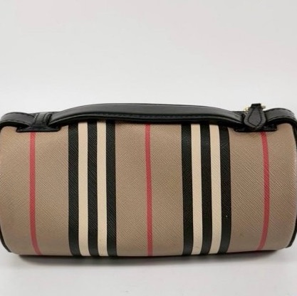 Burberry 圓桶斜背包-11