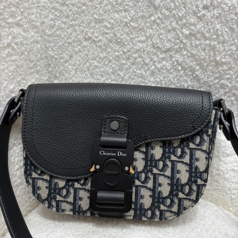 Dior Saddle 翻蓋郵差包