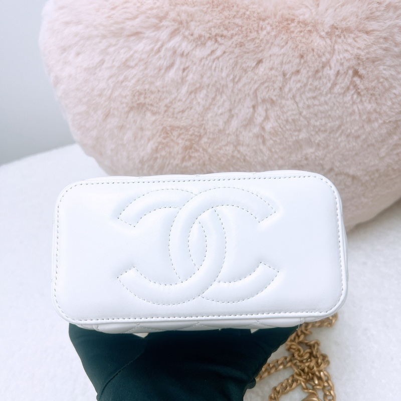 Chanel 白色金釦 金柱調節釦 化妝包/長盒子-1