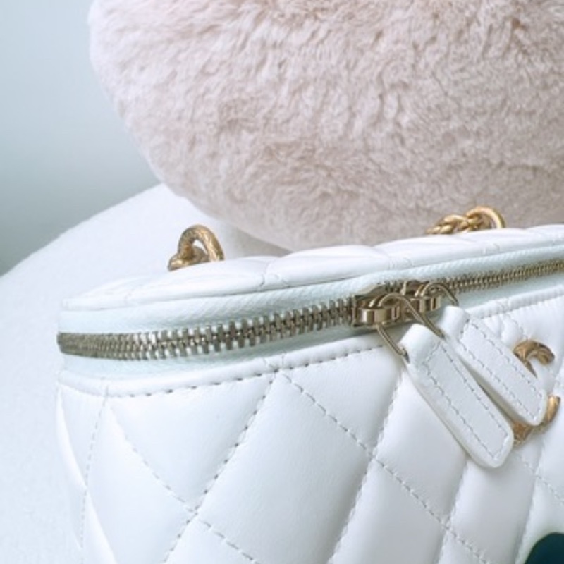 Chanel 白色金釦 金柱調節釦 化妝包/長盒子-6