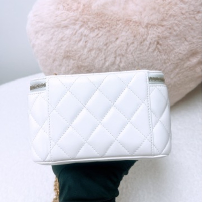 Chanel 白色金釦 金柱調節釦 化妝包/長盒子-7