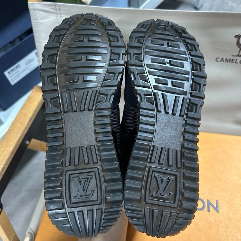 LOUIS VUITTON Run Away 絨面小牛皮經典老花 35碼-7