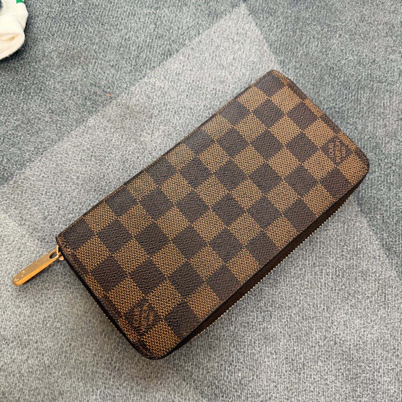 Lv經典棋盤格對開拉鍊長夾-1