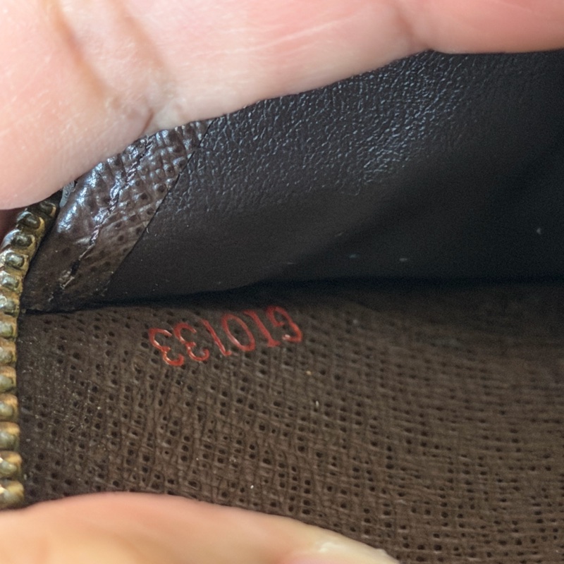 Lv經典棋盤格對開拉鍊長夾-7