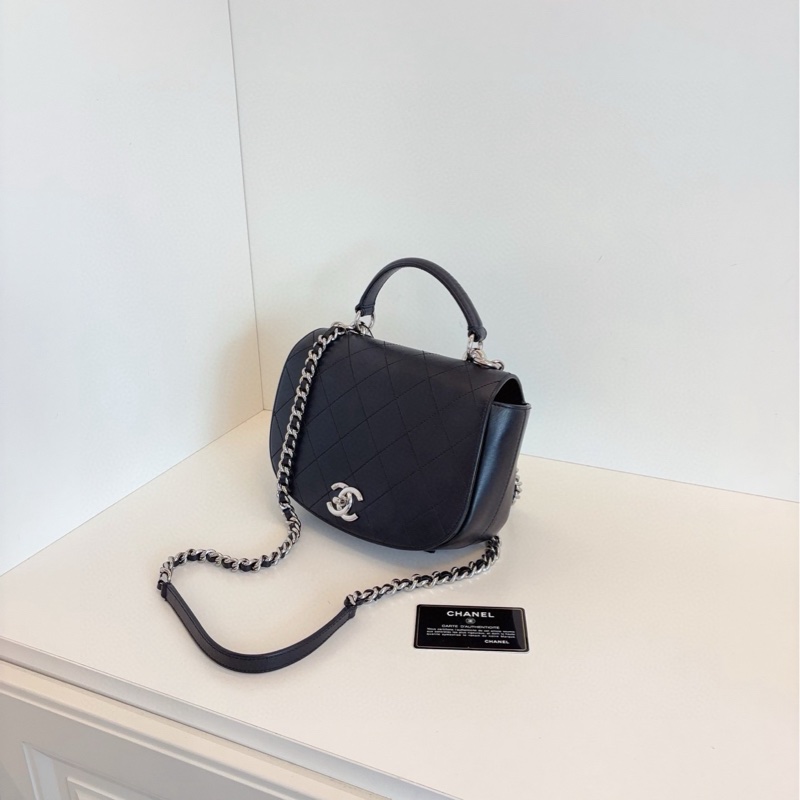 Chanel香奈兒 黑銀牛皮菱格郵差馬鞍包 半月形全蓋 圓滾滾小豬包型24*18*10-1
