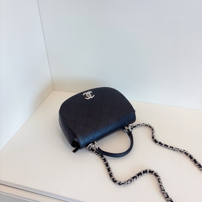 Chanel香奈兒 黑銀牛皮菱格郵差馬鞍包 半月形全蓋 圓滾滾小豬包型24*18*10-3
