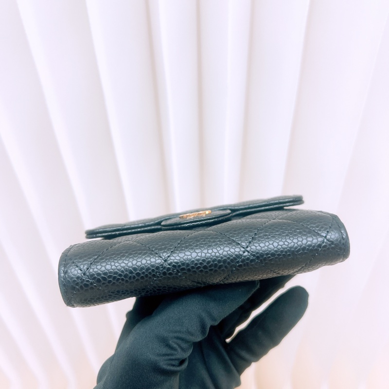 Chanel cf 黑金牛皮翻蓋短夾-1