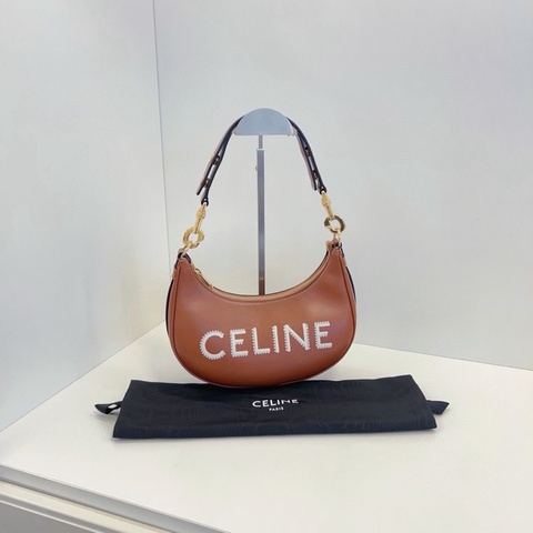 Celine賽琳 焦糖色全皮新款Ava腋下包 月牙包的經典鼻祖 尺寸24*18*7 限量款