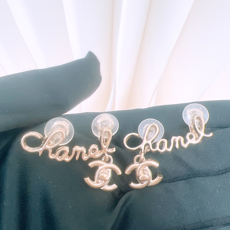 Chanel 21p 淡金logo耳夾/耳環-1