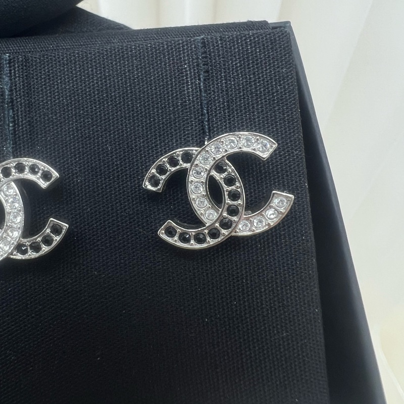 Chanel 22a 黑色拼銀色水鑽耳環-2