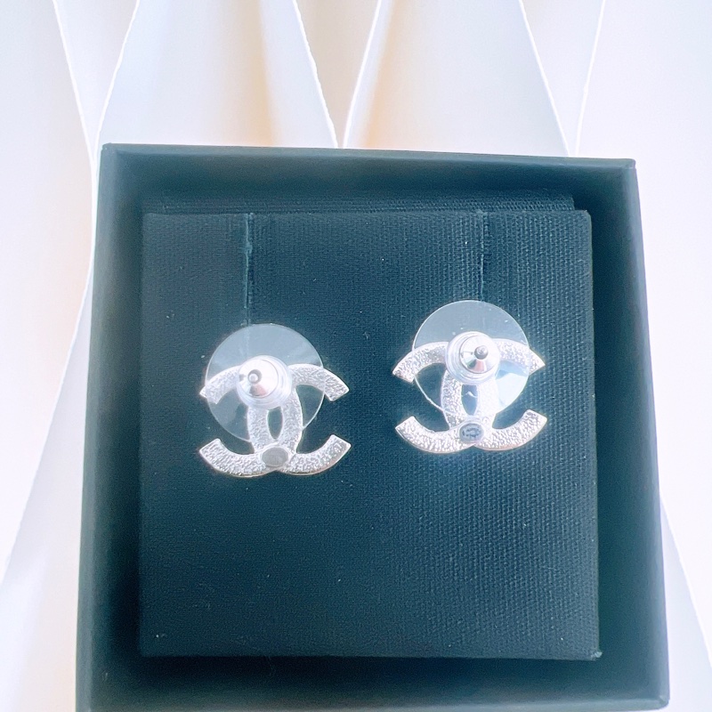 Chanel 22a 黑色拼銀色水鑽耳環-3