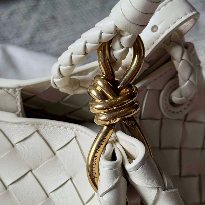 ✨全新新品✨過年優惠🧧BOTTEGA VENETA 降落傘 Parachute 海鹽色835921VCPPT9195-6