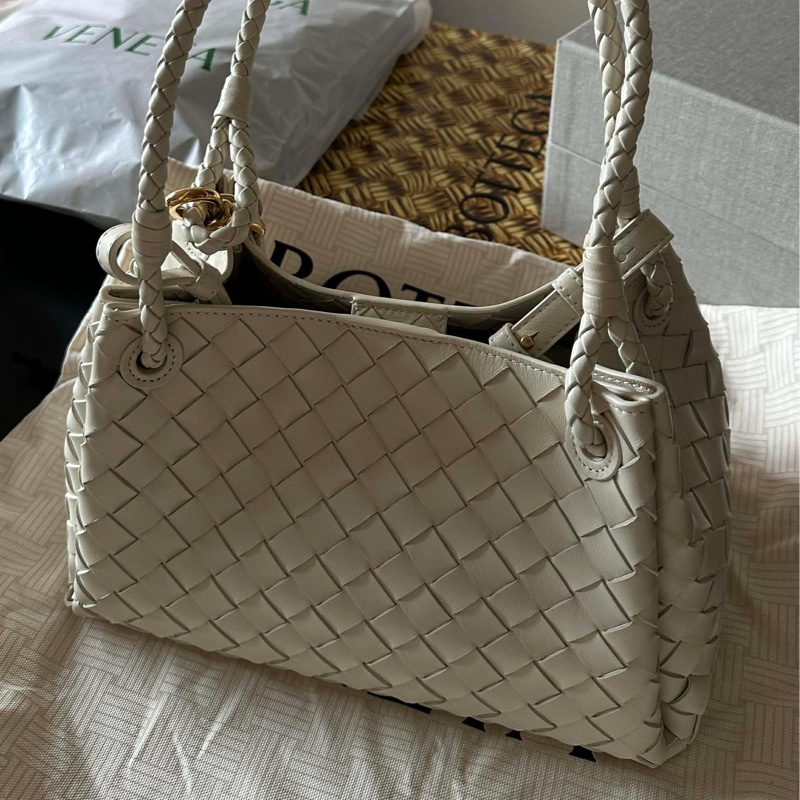✨全新新品✨過年優惠🧧BOTTEGA VENETA 降落傘 Parachute 海鹽色835921VCPPT9195-7
