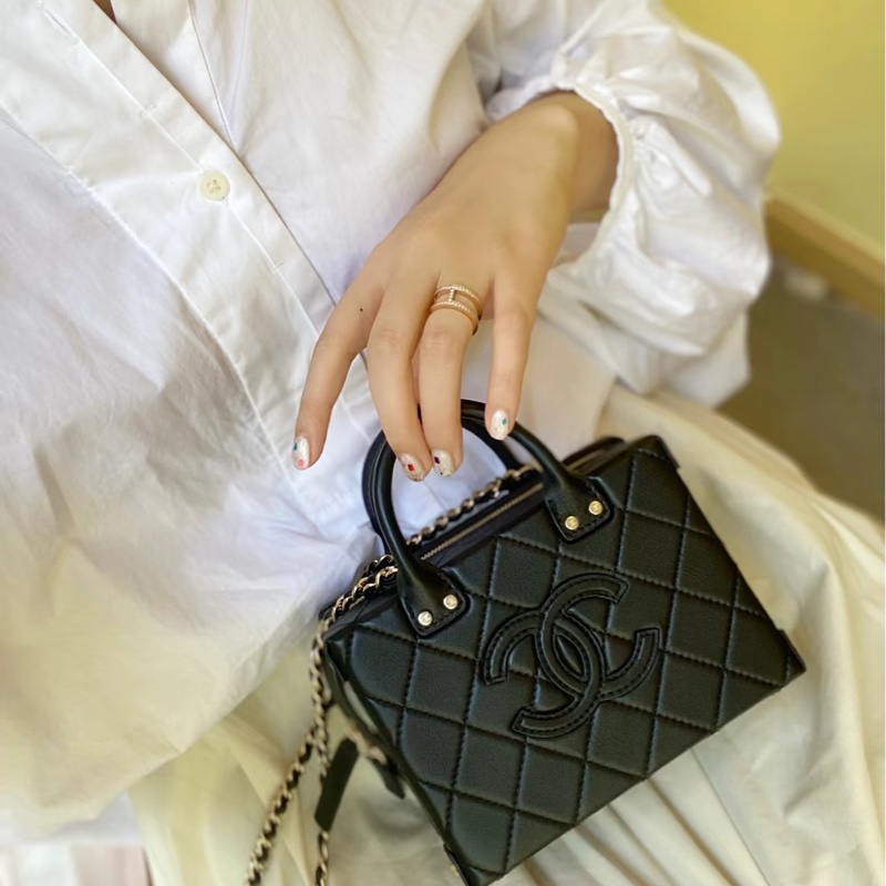 #全網最低💰 #芯片款 #近新全配 香奈兒22B大logo盒子包vanity case-11