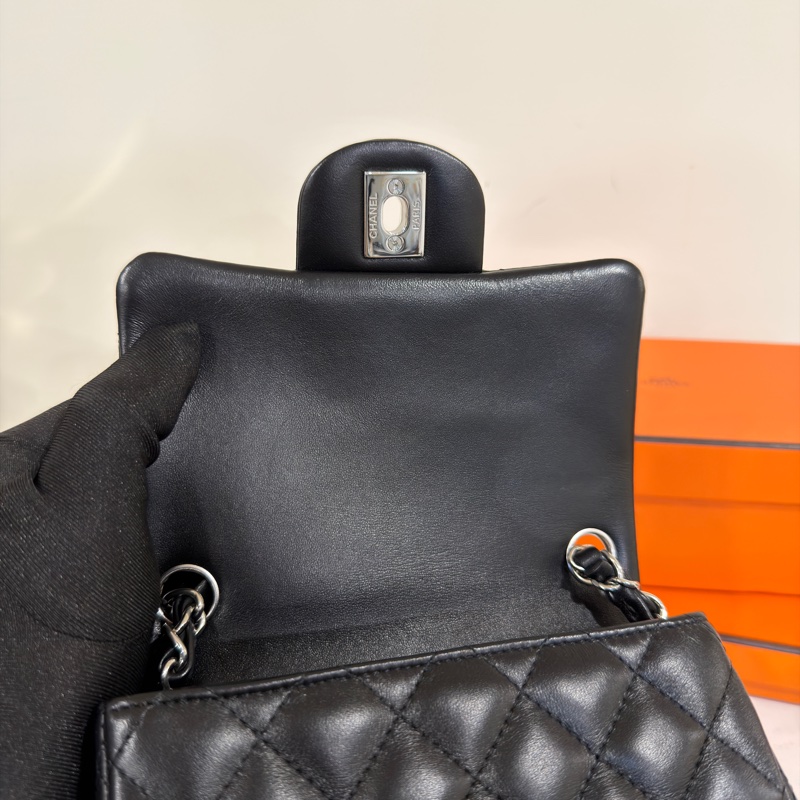 #下殺全網最低💰 #芯片款 #閒置帶膜 香奈兒黑銀方胖子Cf17經典菱格紋-12