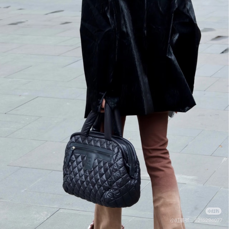 🉑肩背🈚️重量 #耐用超好裝 #甜甜💰香奈兒羽絨泡芙雲朵包 行李袋超好用-9