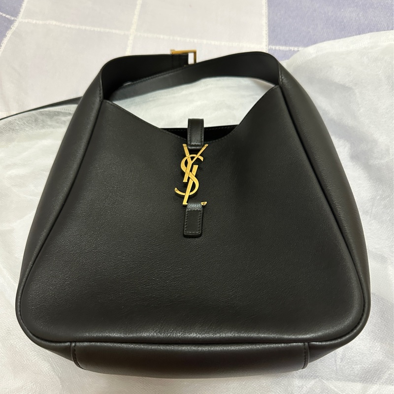 YSL  Saint laurent le 5 à 7小型粒面皮革柔軟手袋 hobo 黑-3